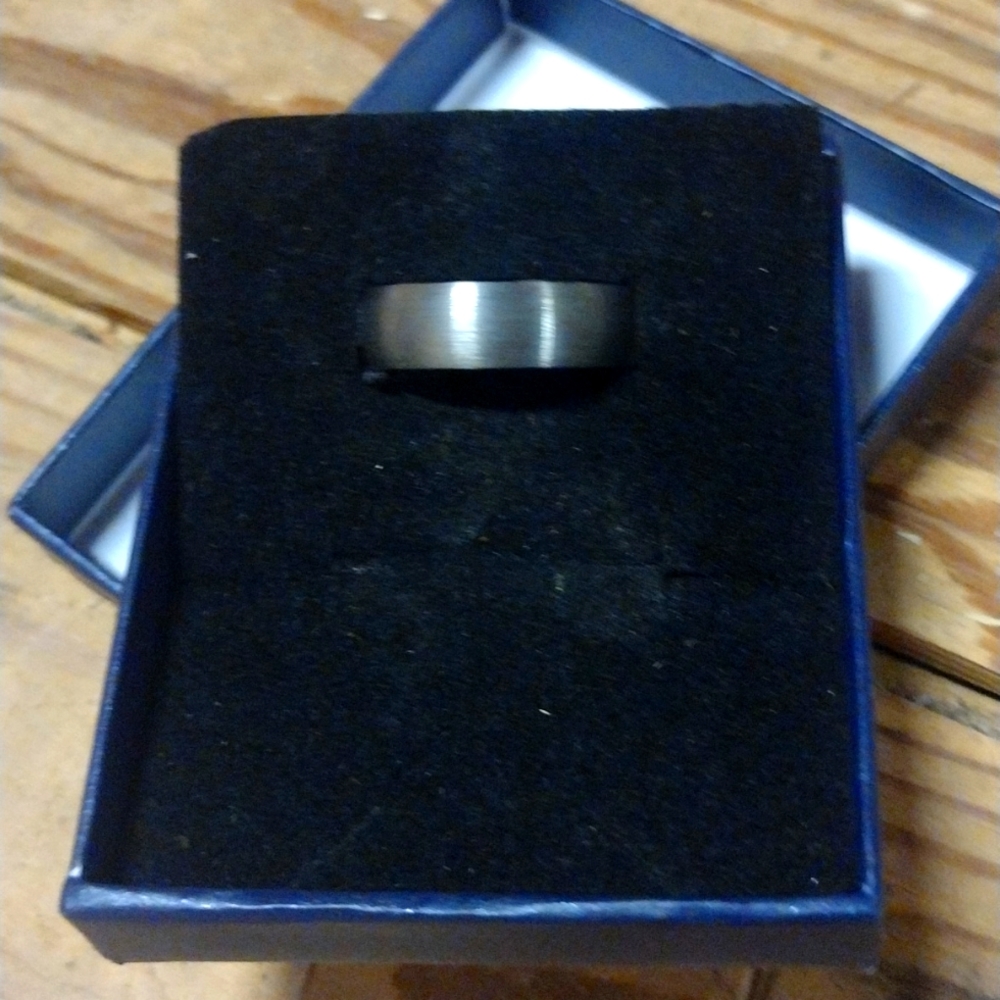Men's wedding band
